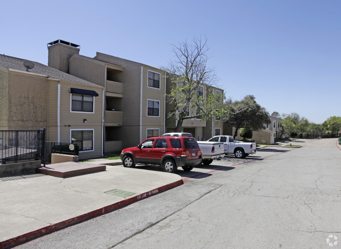 Park Oaks Apartments Apartments in Fort Worth, TX