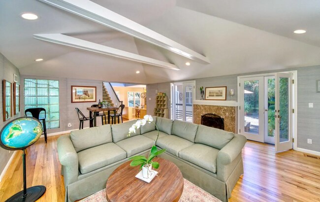 Building Photo - Woodside Classic 3 Bedroom on Beautiful Park Like Yard