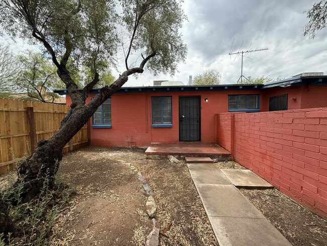 Photo - 2702 E Elm St Townhome