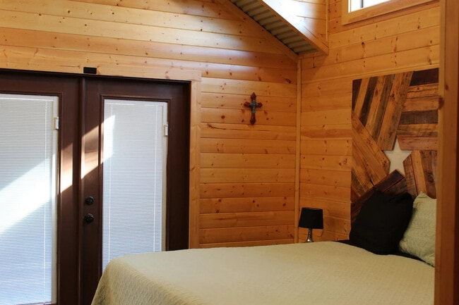 Building Photo - 299 Willow Springs Dr