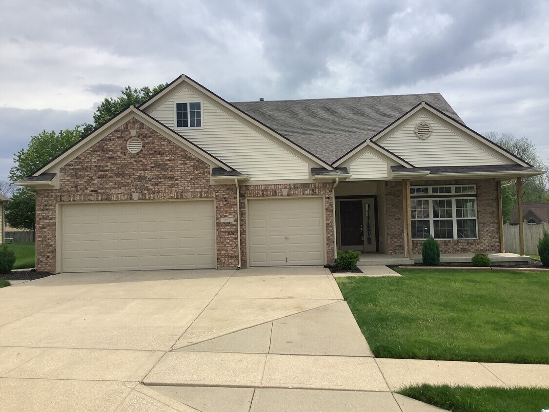 Primary Photo - 887 Stonebridge Drive