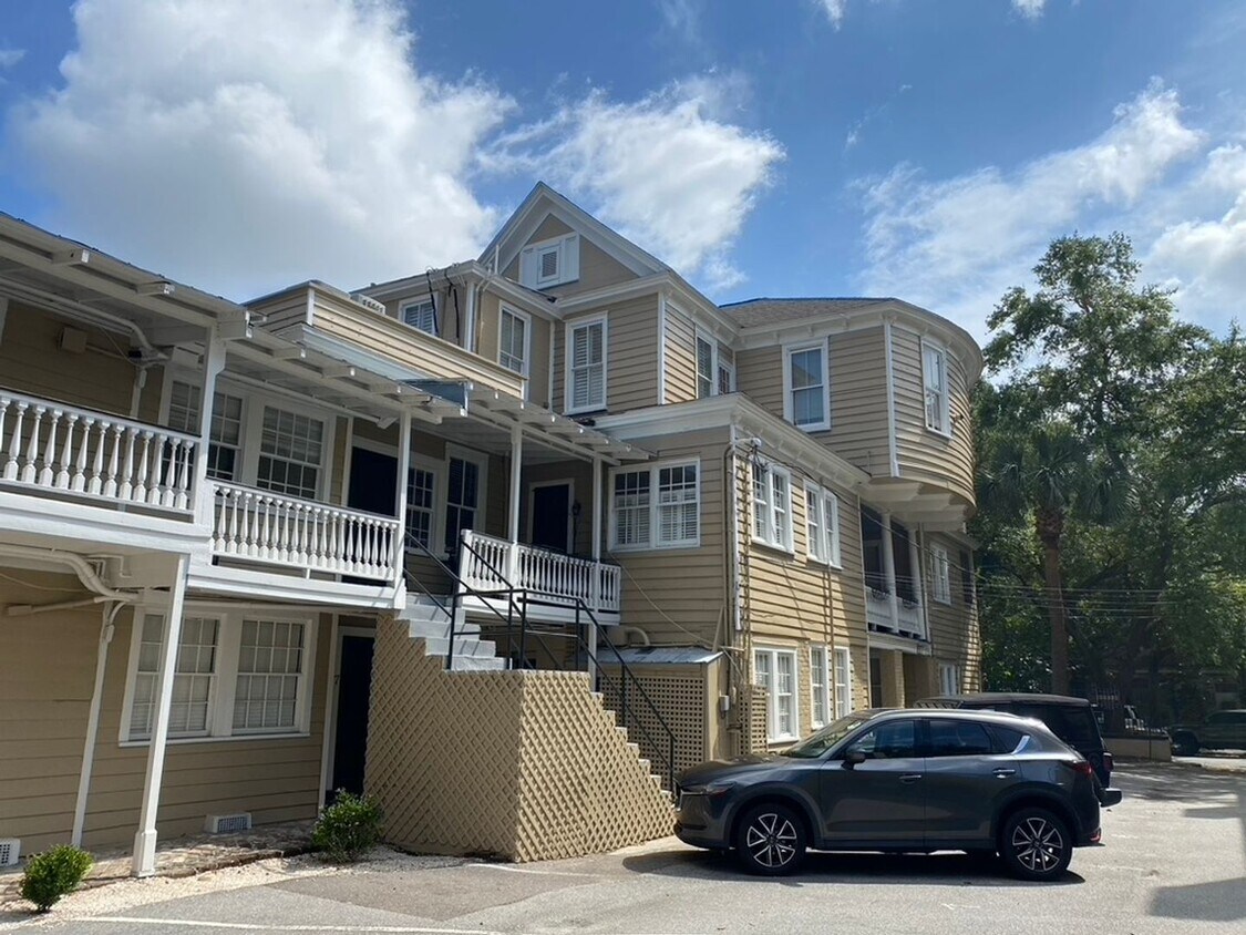 Foto principal - 1 Bedroom 1 Bath Furnished Condo in Harles...