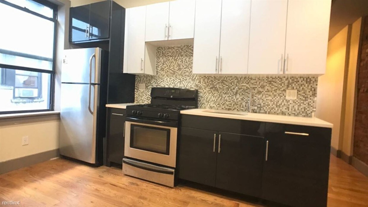 Foto principal - 705 St Marks Ave