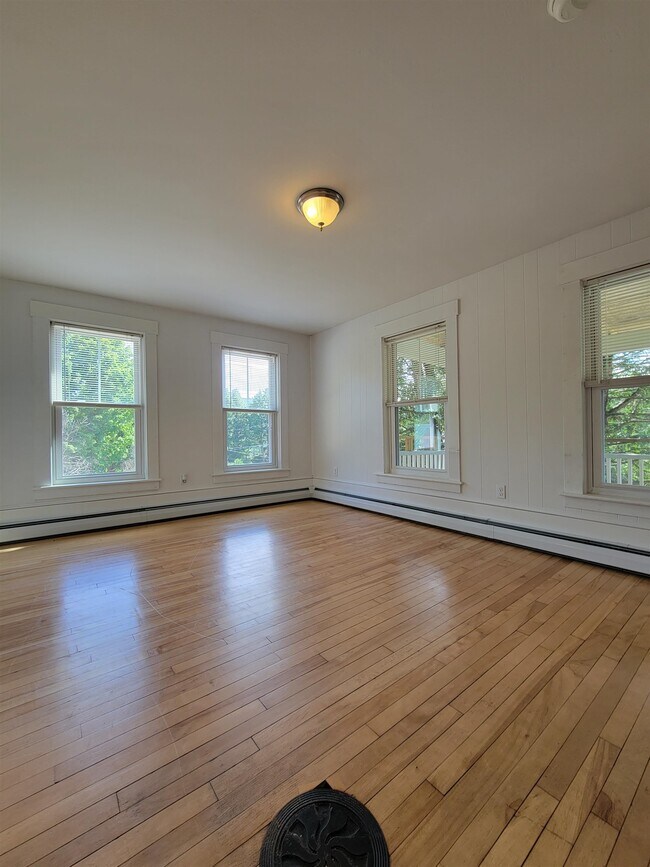 Foto del edificio - 21 Perley Ave