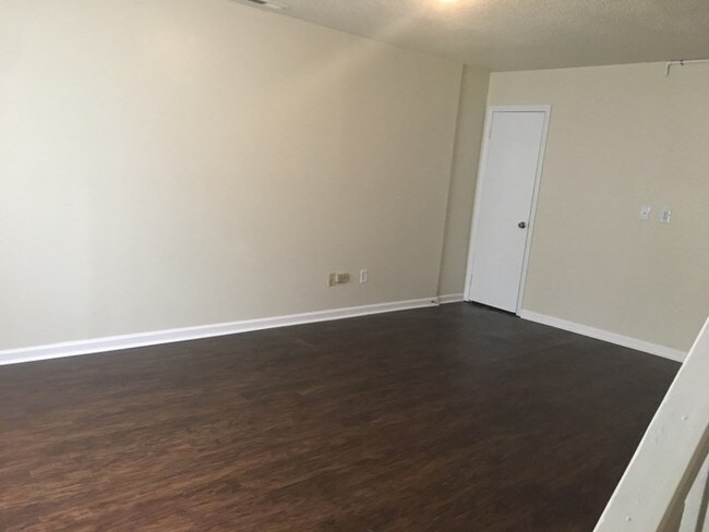 Foto del edificio - 2827 Breezewood Avenue, Fayetteville