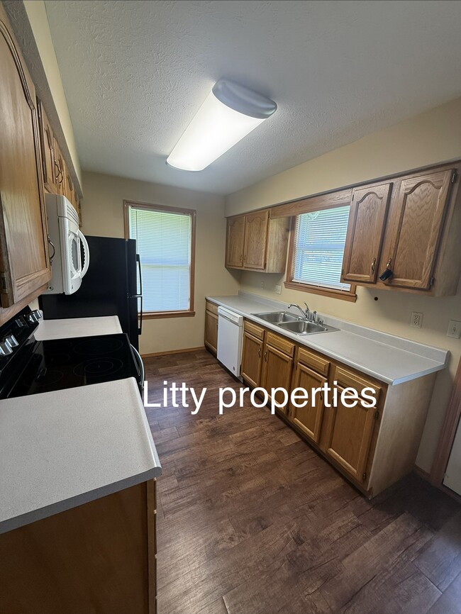 Building Photo - 1505 Stonebrook Ct
