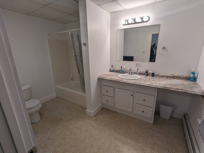 Building Photo - 24 Ham St