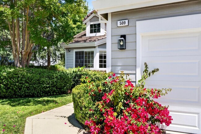 Foto del edificio - Single-Story Black Diamond Beauty on a Quiet Court with Private Backyard!!