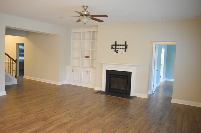 Foto del edificio - 6023 Willow Glen Dr