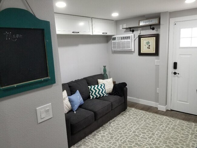 Building Photo - 3630 Roosevelt Street, Unit C