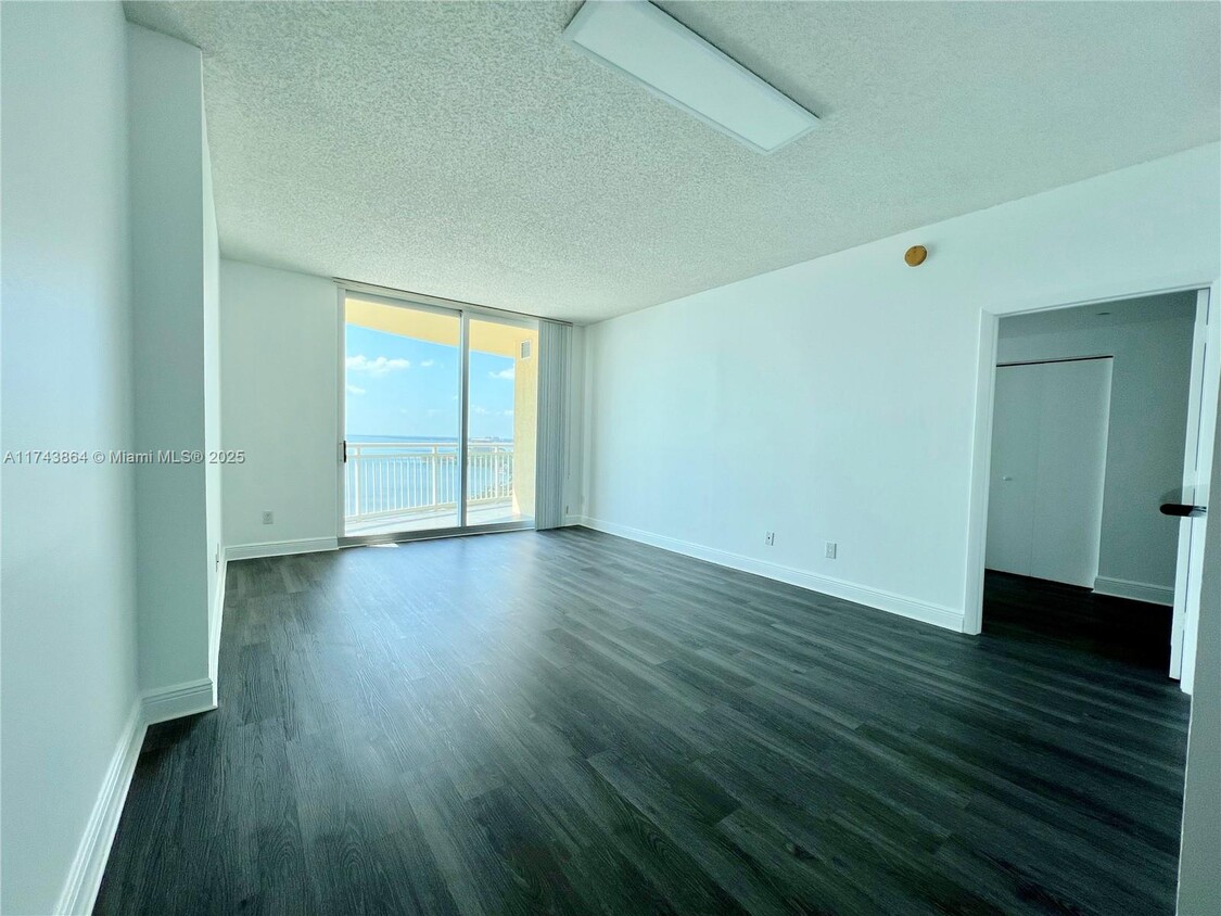 Foto principal - 2475 Brickell Ave