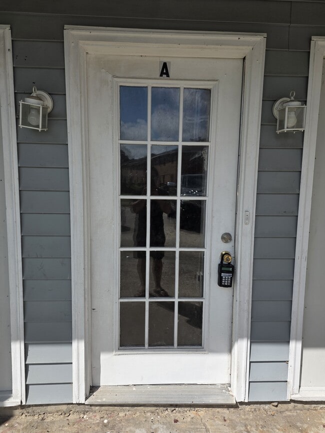 Building Photo - 204 Cantal Dr