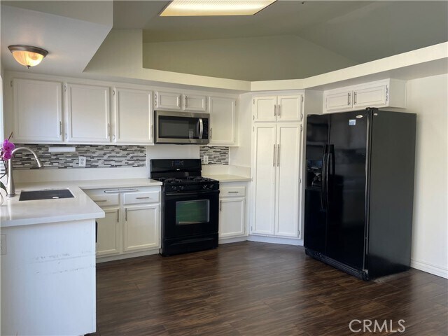 Foto del edificio - 18250 Shamrock St