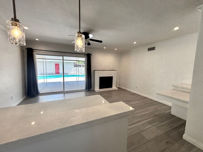 Foto del edificio - Beautiful 3 Bedroom Home Located in West Hills