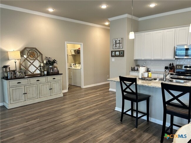 Foto del edificio - 7104 Birdsnest Wy