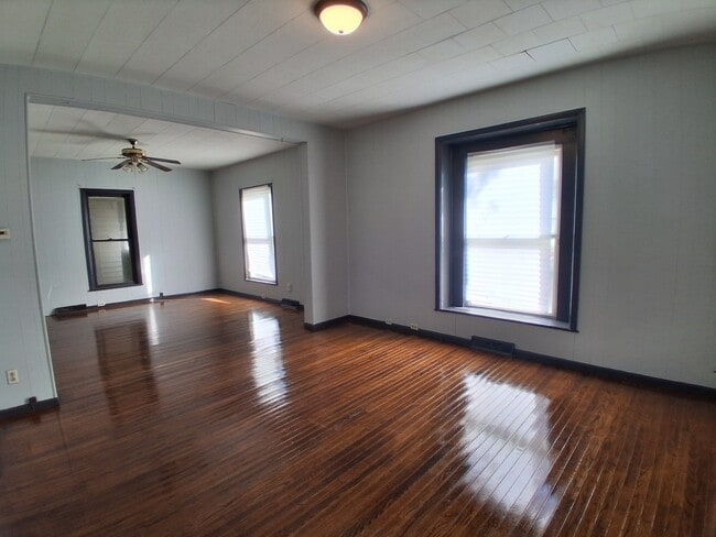 Building Photo - 35 S Griffin St