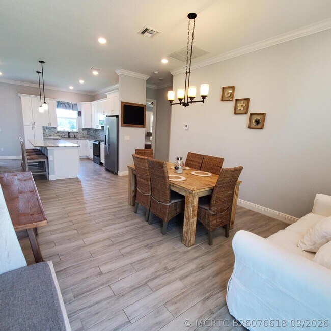 Foto del edificio - 2161 SE Sunflower St