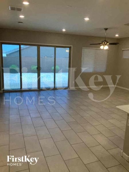 Foto del edificio - 19731 W Jackson St