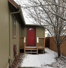 Building Photo - 1633 NE Lotus Dr