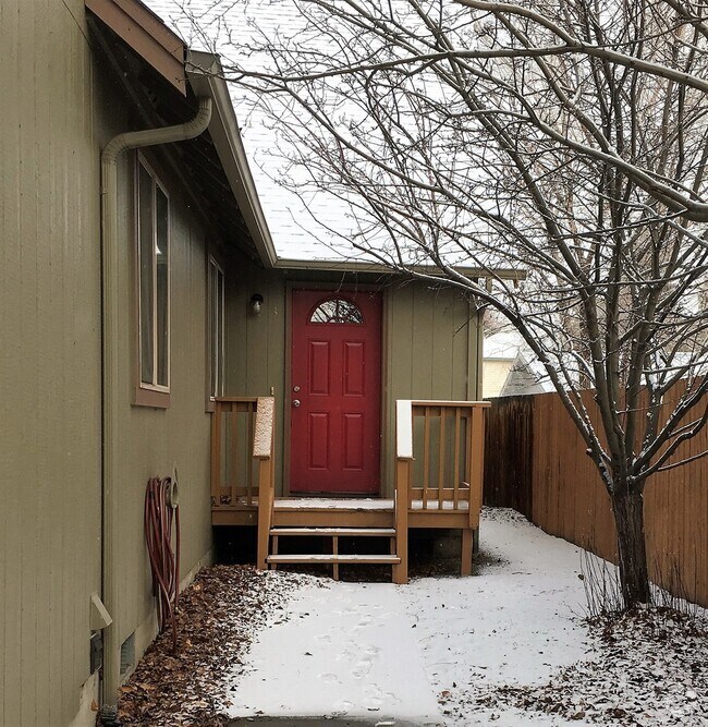 Building Photo - 1633 NE Lotus Dr