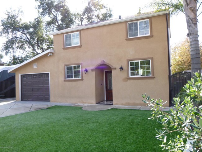 Building Photo - 770 W Altadena Dr