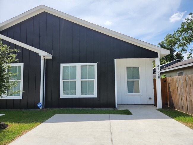 Building Photo - 4124 Vaughn St