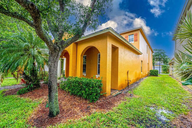 Building Photo - 2567 SE Ruskin Dr