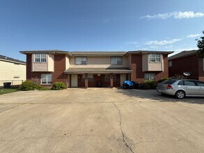 Building Photo - 3003 Cantabrian Dr
