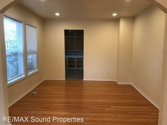 Building Photo - 3 br, 1.5 bath House - 5434 South L St