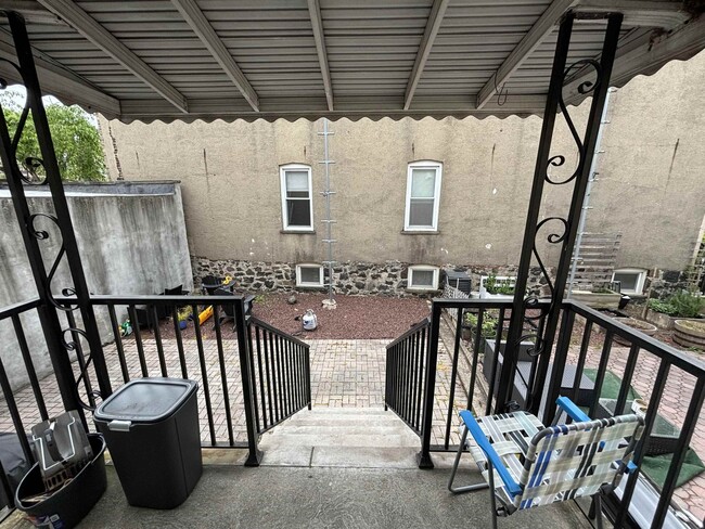 Building Photo - 448 Gregory Ave