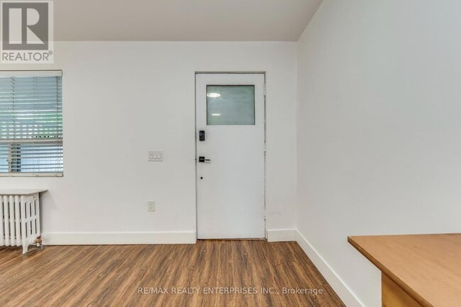 Building Photo - 257-257 High Park Ave