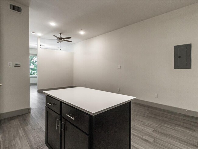 Building Photo - 4509 Mt Vernon St