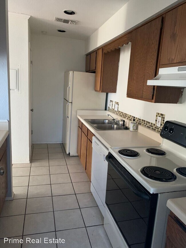 Building Photo - 2 br, 1 bath House - 4250 Calallen Drive #4