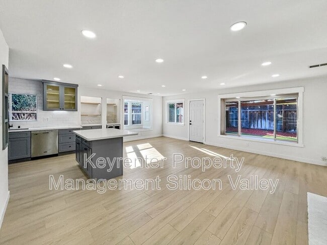 Foto del edificio - 803 Corlista Dr