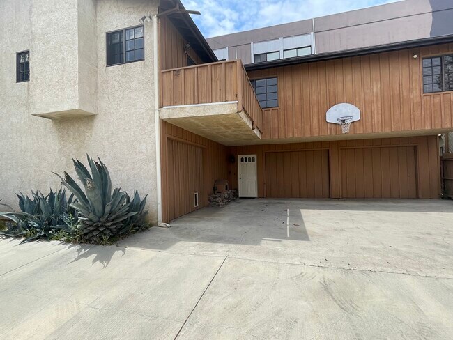 front - 1463 Wellesley Ave