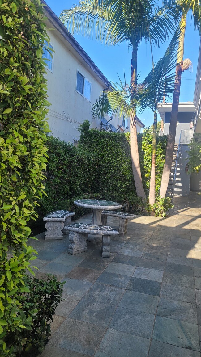 Building Photo - 4110 Inglewood Blvd