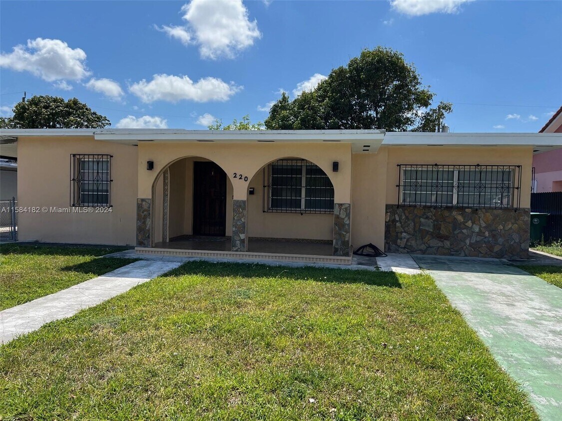 Primary Photo - 220 SW 51st Pl