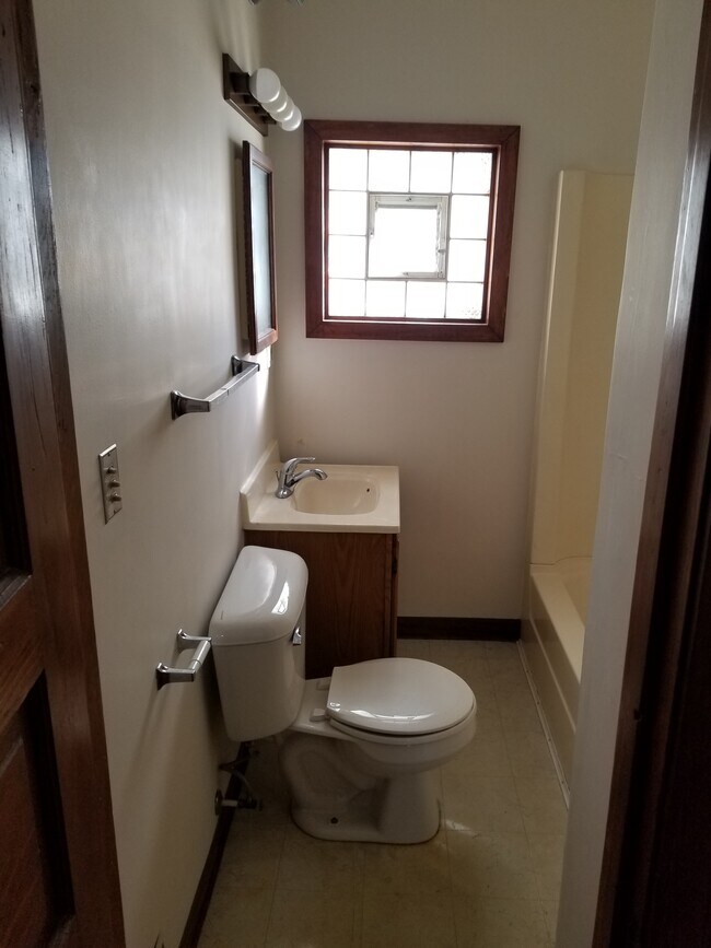 Bathroom - 4538 S Fairfield Ave