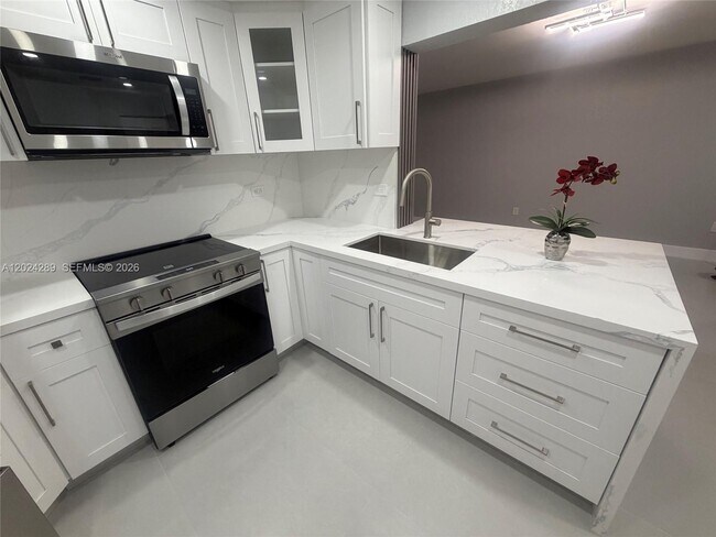 Foto del edificio - 10233 NW 9th St Cir