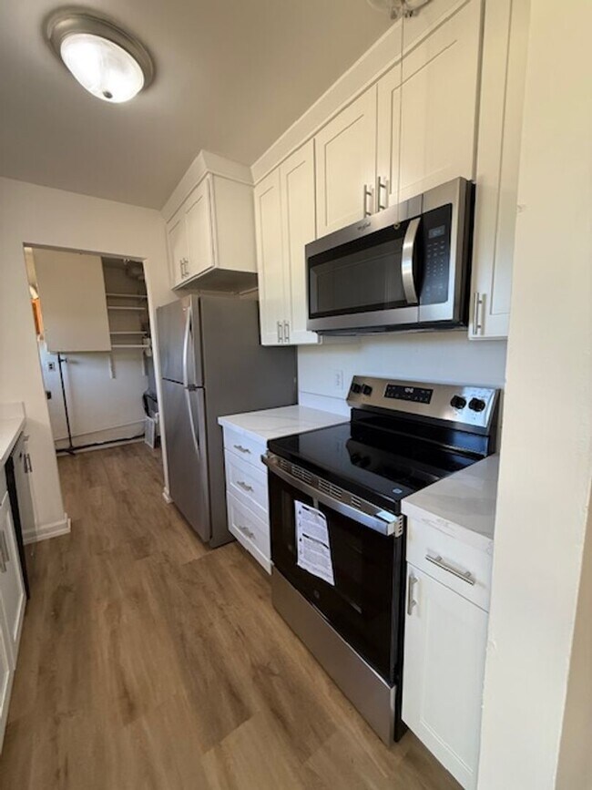 Foto del edificio - 3 bedroom 1 bath home with 1 car garage an...
