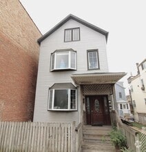 Building Photo - 2470 N Clybourn Ave