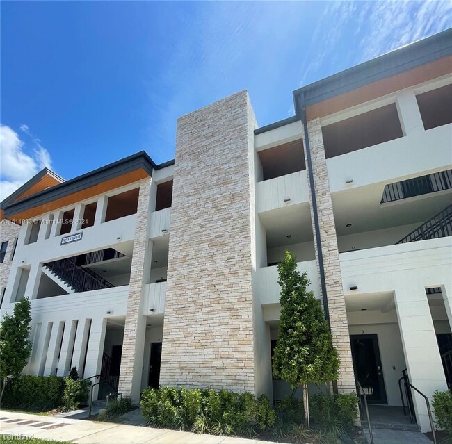 Building Photo - 3 br, 2 bath House - 7905 NW 104th Ave Apt 24