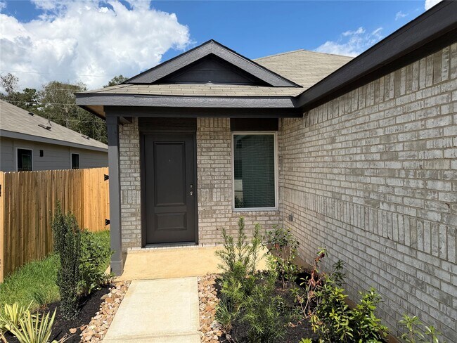 Building Photo - 14841 N Ascot Bnd Cir
