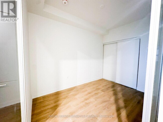 Building Photo - 1 Fairview Rd E