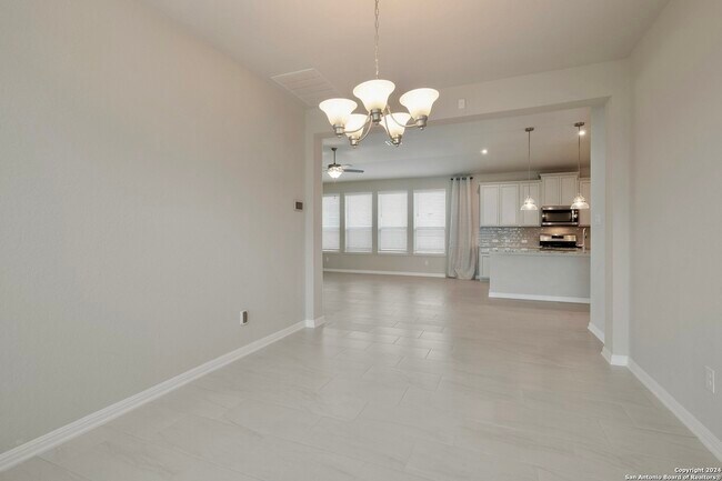 Building Photo - 9525 Dak Ave.