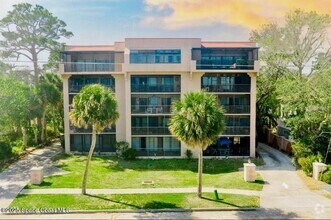 Building Photo - 1540 Riverside Dr