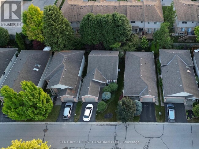 Photo du bâtiment - 145-145 N Centre Rd