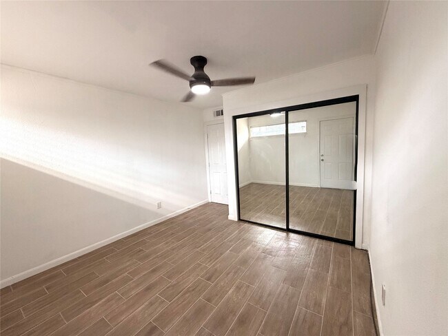 Foto del edificio - 4723 Aftonshire Dr