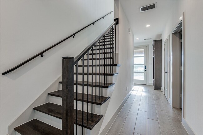 Foto del edificio - 2609 La Altura Ln