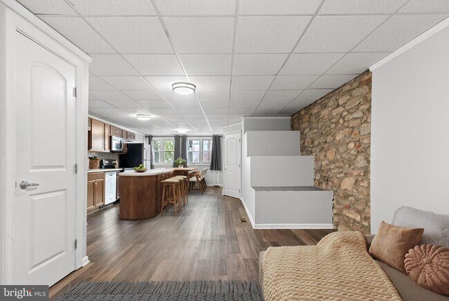 Building Photo - Olde City Apartment
